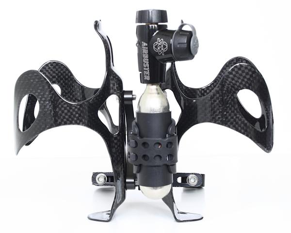 Porte-bidon derrière la selle - Feathery Carbon FC121 Aero 4 / 305 g.