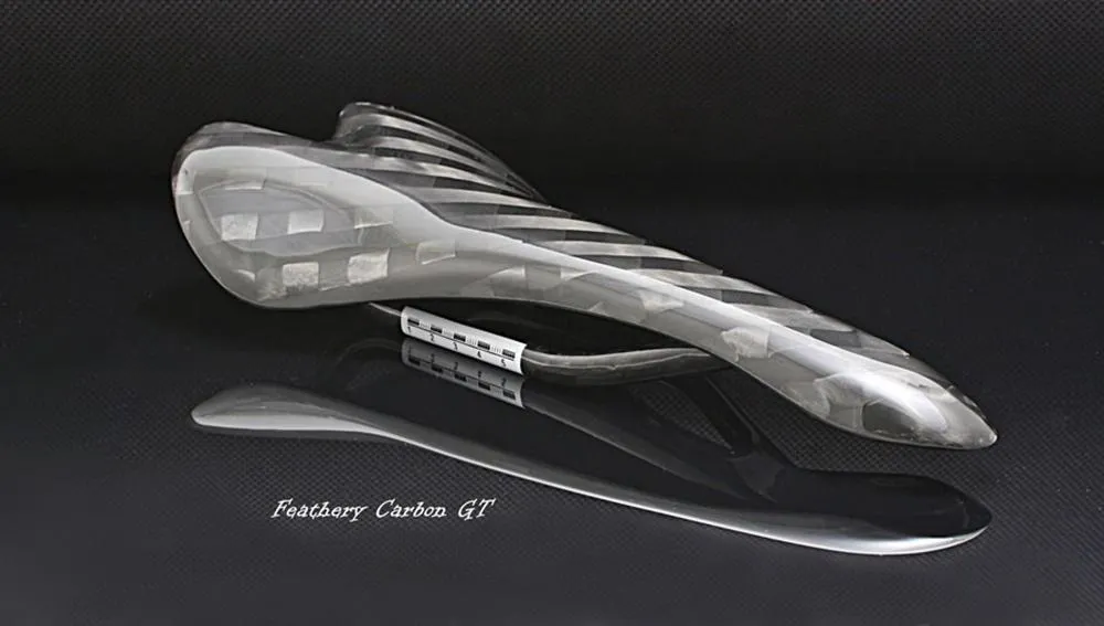 Feathery Carbon Sattel GT - 12K Design. Feathery Carbon Sattel GT - 12K Design.