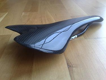 Carbon Saddle in 3K Full Carbon.
